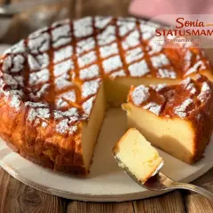 Delizioso migliaccio napoletano ricetta della nonna, spolverato di zucchero a velo. Un dolce che profuma di casa e tradizione.
