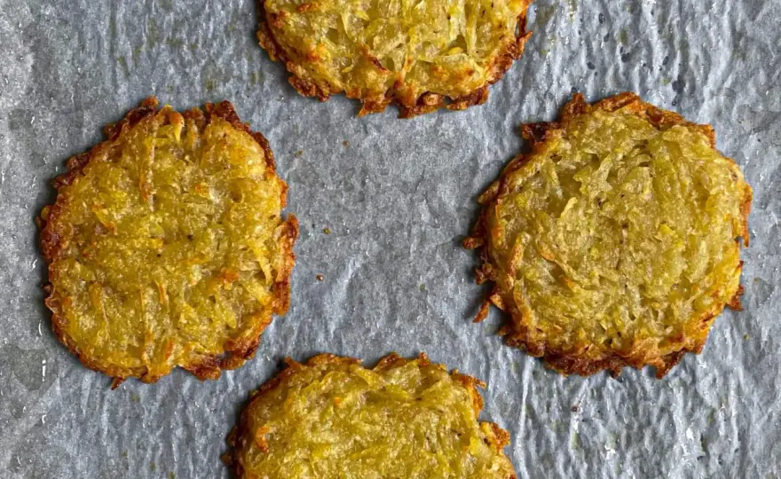 Rosti di patate in padella - croccanti e dorati