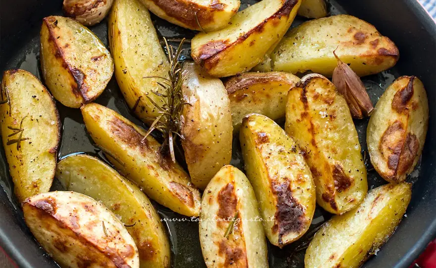 Patate al forno croccanti e morbide - il metodo giusto