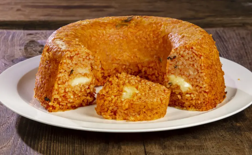 Timballo di riso al forno, compatto e filante