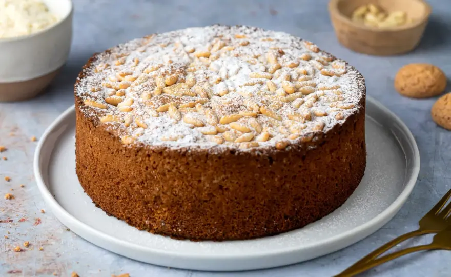 Torta con farina di mandorle soffice e profumata
