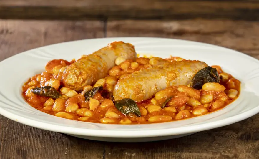 Salsiccia e fagioli in padella, il trucco per un sugo perfetto
