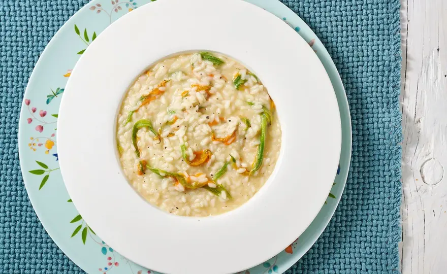 Risotto ai fiori di zucca cremoso, il segreto è la mantecatura