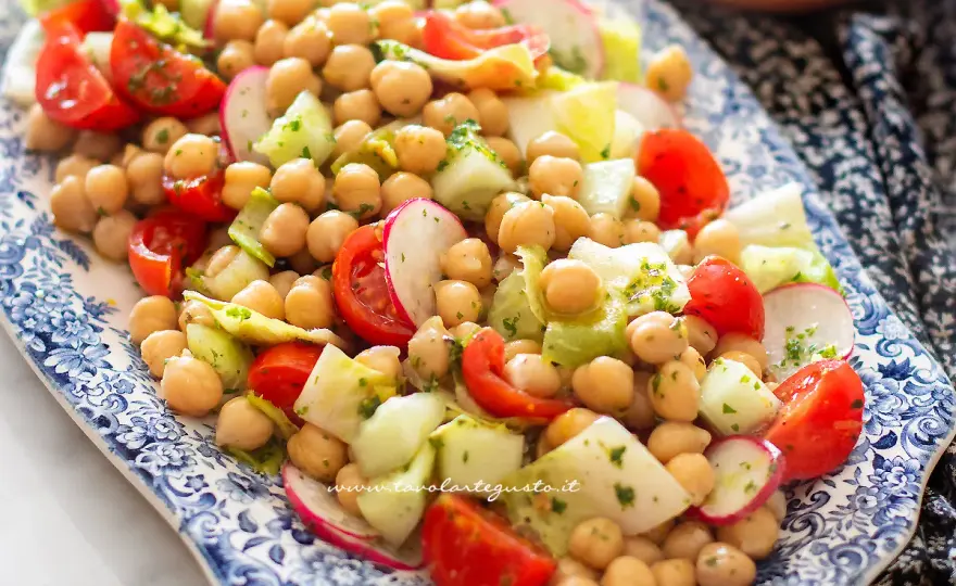 Insalata di ceci in 15 minuti, con varianti e abbinamenti