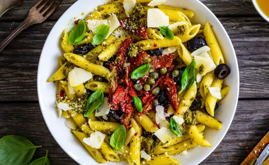 Pasta con pomodori secchi, cremosa e saporita in 25 minuti