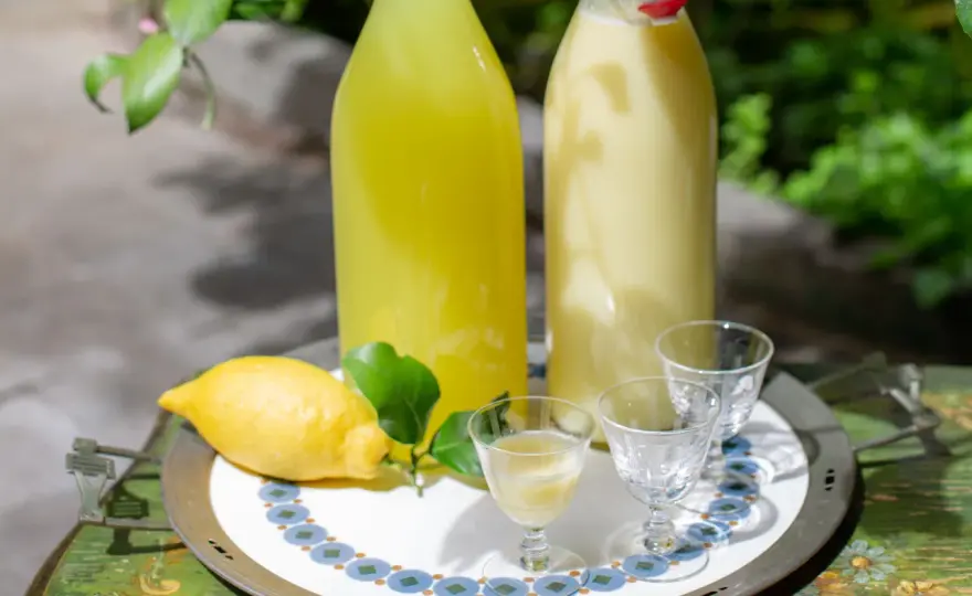 Crema di limoncello fatta in casa e idee per servirla