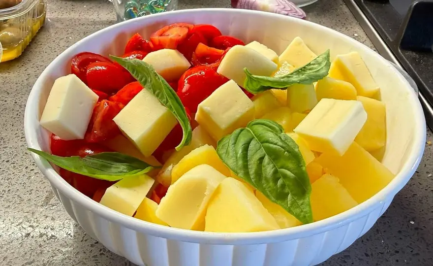 Insalata di pomodori saporita, il segreto è nel riposo