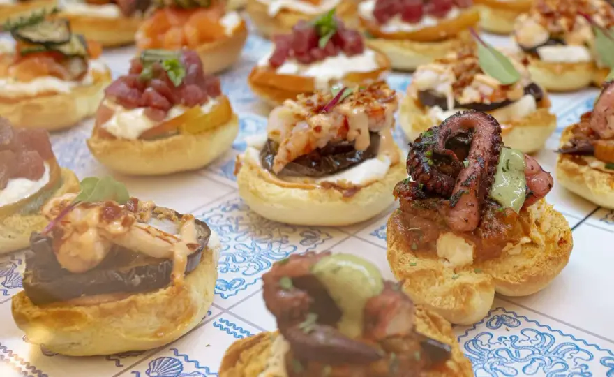 Antipasti di mare per aperitivo - idee facili, quantità e vini