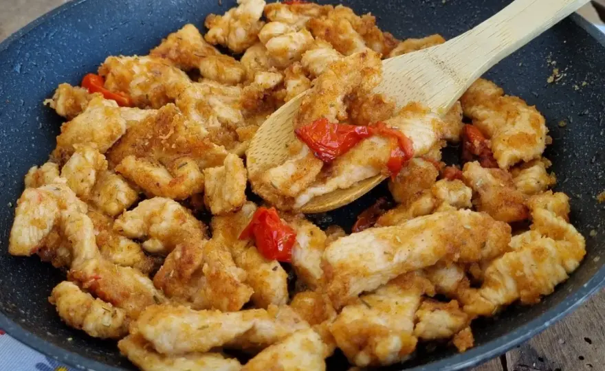 Straccetti di pollo morbidi in padella - 3 varianti saporite