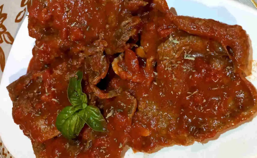 Carne alla pizzaiola siciliana morbida con cottura breve