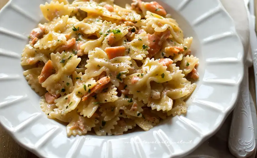 Pasta con salmone affumicato, cremosa e pronta in 20 minuti