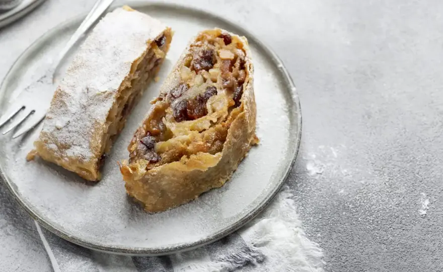 Strudel di mele con pasta sfoglia croccante e profumato