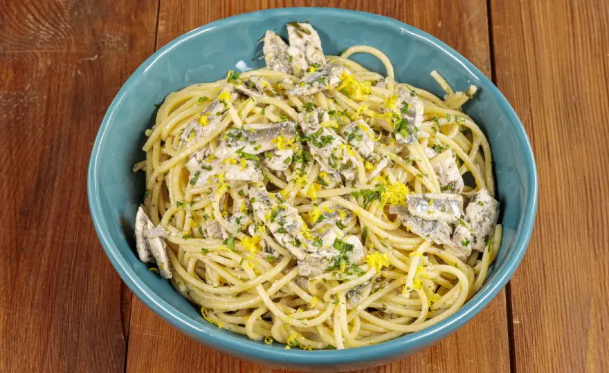 Pasta con acciughe cremosa in 25 minuti - tecnica e varianti