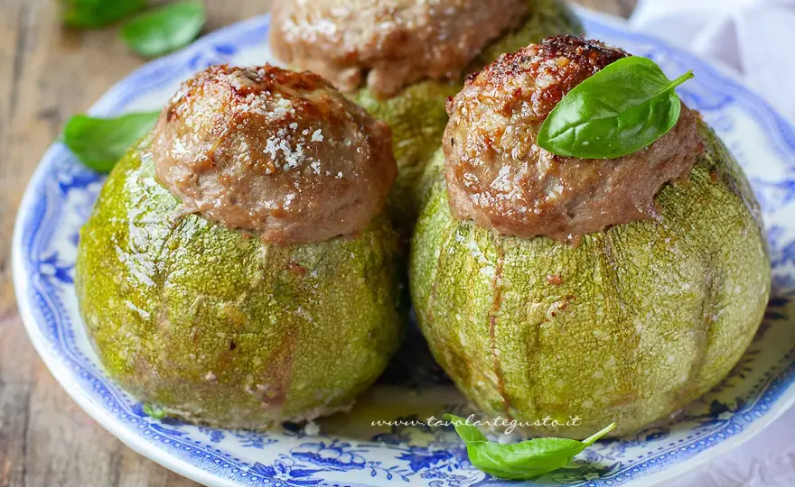 Zucchine tonde ripiene al forno, morbide e saporite