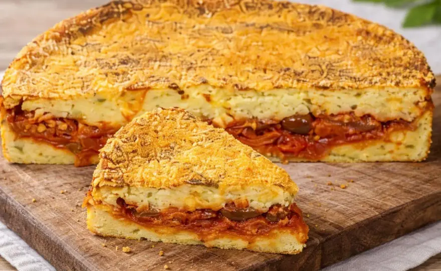 Pitta di patate salentina per l’aperitivo, morbida e dorata