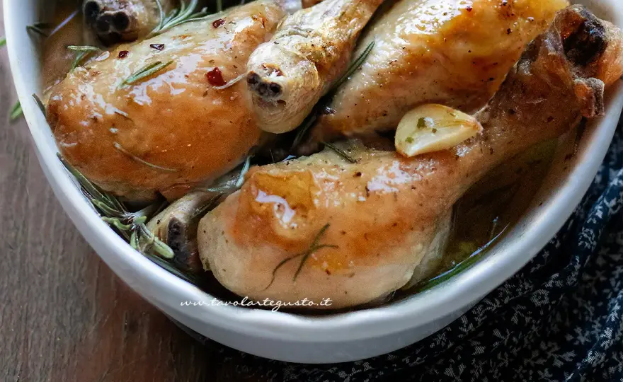 Cosce di pollo al forno croccanti e tenere - ricetta e trucchi