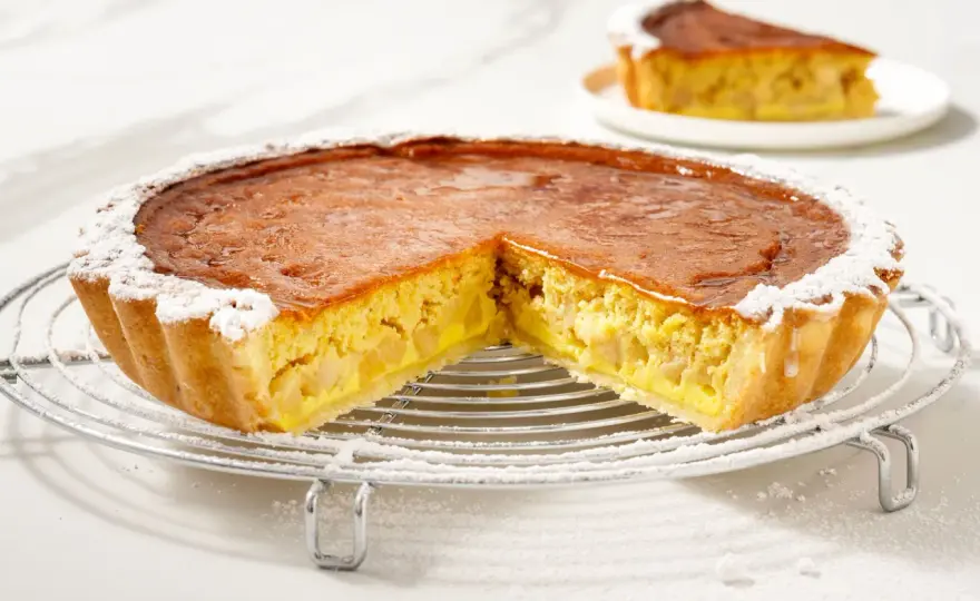 Torta di mele con crema pasticcera, soffice e cremosa