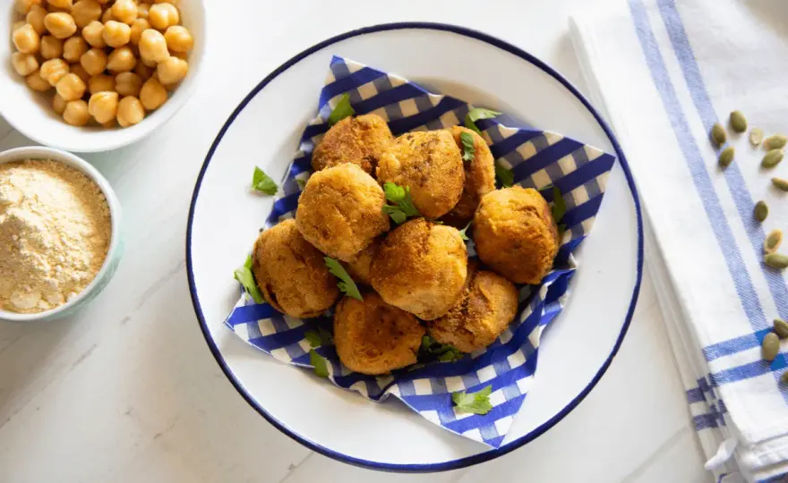 Polpette di ceci morbide e dorate - ricetta e trucchi