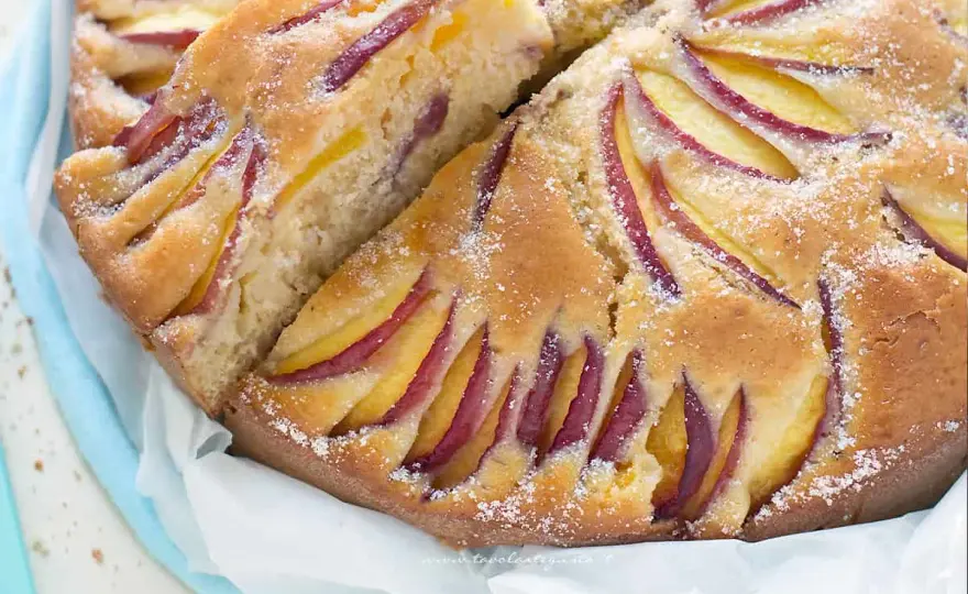 Torta di pesche soffice, i trucchi per non farla acquosa