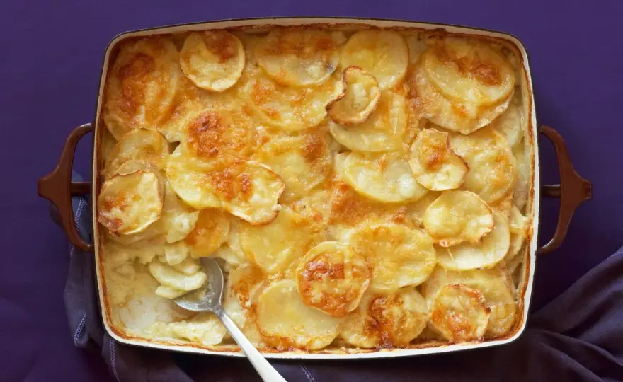 Parmigiana di patate al forno con besciamella e trucchi anti-acqua