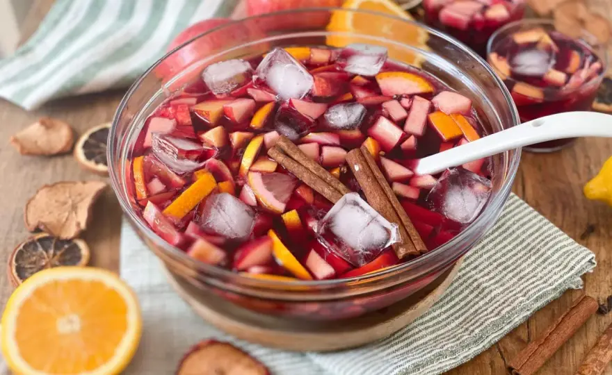 Sangria fatta in casa, la ricetta equilibrata per l’aperitivo