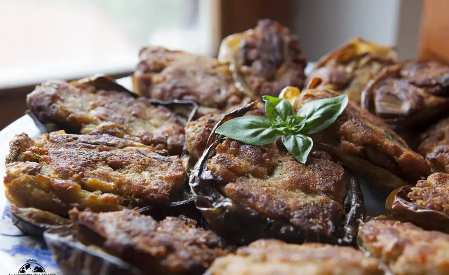 Melanzane ripiene calabresi al forno, morbide e saporite