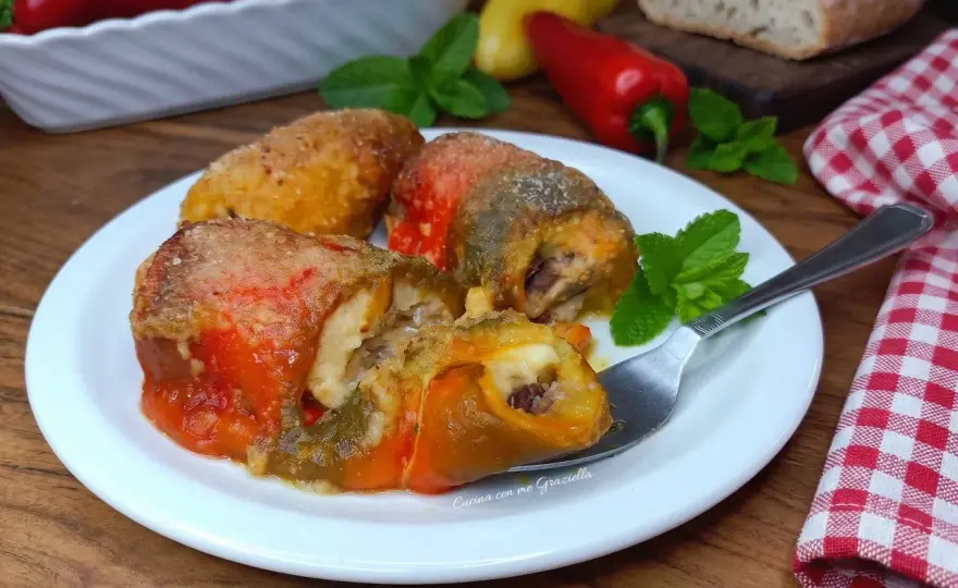 Involtini di peperoni al forno, morbidi e ben compatti