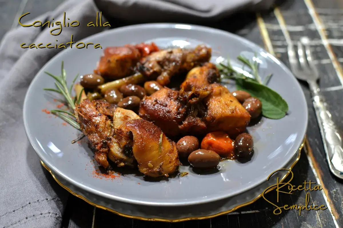 Coniglio alla cacciatora fatto in casa da Benedetta, un piatto succulento con olive, rosmarino e paprika.