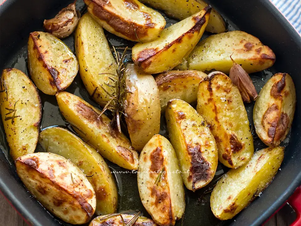 Patate al forno croccanti e morbide - il metodo giusto